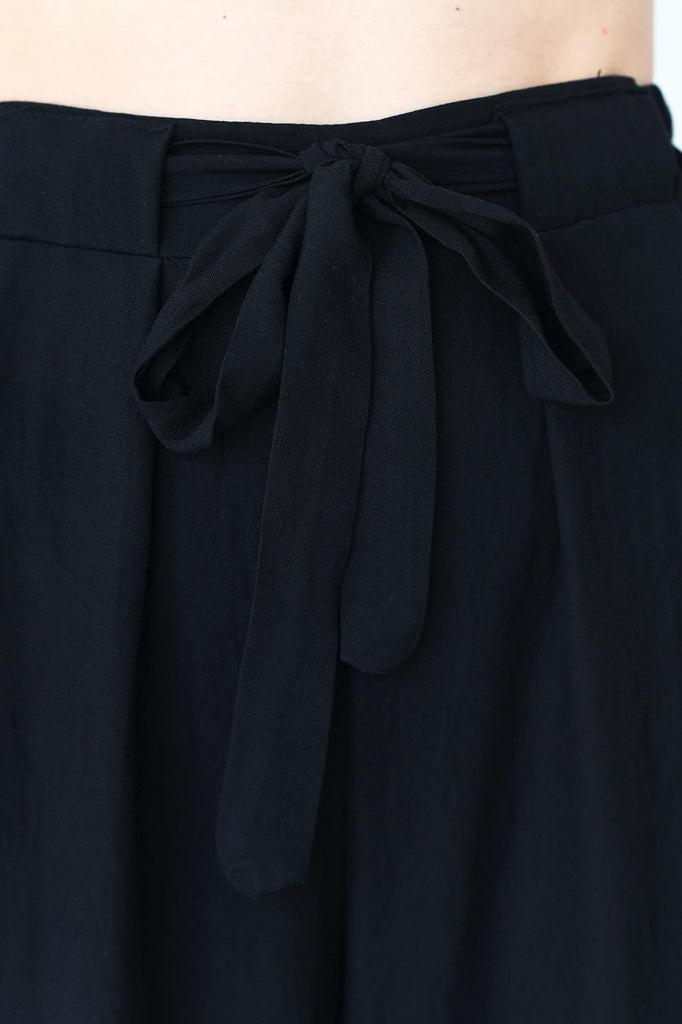 Pantalone a palazzo nero a vita alta - Tabloit.it